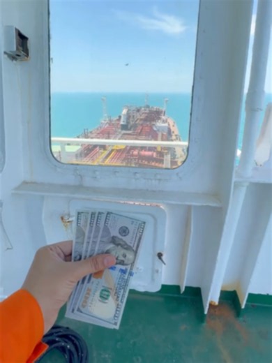 This is what your life could look like with your first offshore oil rig job. Work your rotation, get meals and accommodation offshore, and enjoy scheduled time off at home between shifts, depending on your contract. But first, you need to know which entry-level jobs to target, what certificates you need, how to prepare your CV, and where to find legitimate vacancies. 📘 Our Offshore Career Guide breaks down the process step by step so you can stop guessing and start applying with a plan. 🔥 Want