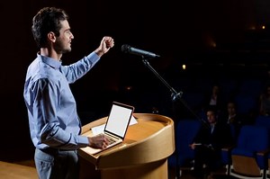 Jenis-jenis Pidato Berdasarkan Tujuannya, Lengkap dengan Strukturnya - Sonora.id