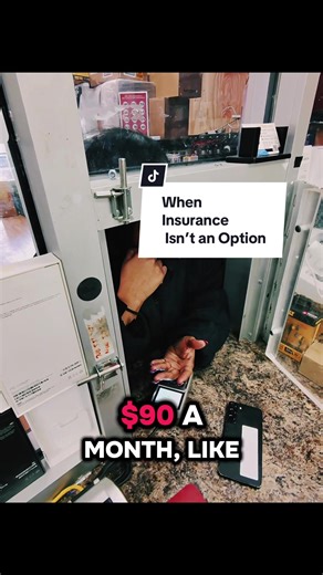 Customer came in with a broken Samsung Galaxy screen 📱😬 No insurance — but that didn’t stop us. We fixed it up, got her phone back working, and kept it stress-free. Sometimes you just need the right shop, not an insurance claim 👑 👇 Would you fix it without insurance or replace the phone? 📍 16307 Halsted St, Harvey, IL 📞 708-735-6313 #TechTok #SamsungGalaxy #ScreenRepair #FixInstead #FYP