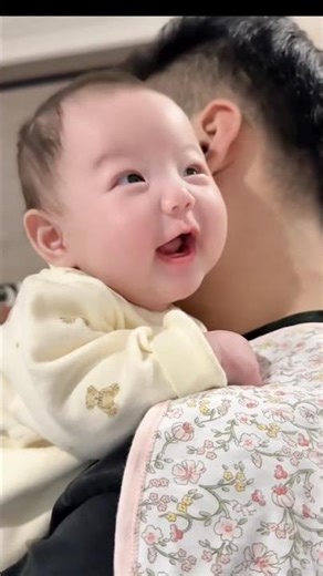 How to Stop Baby Putting Hands in Mouth | 0-6 Months Baby Habit Tips#babycare #newbornbaby