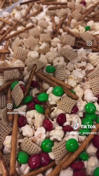 Reindeer Munch: Festive Popcorn for the Holidays