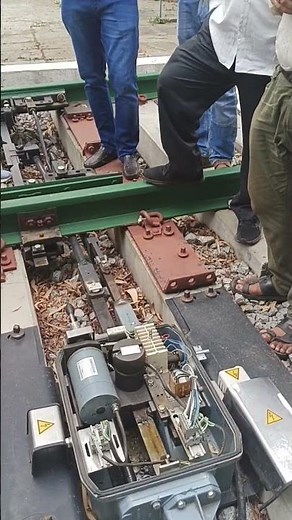 Siemens TWS point machine used in Metro ‪@RailwayTechShorts‬