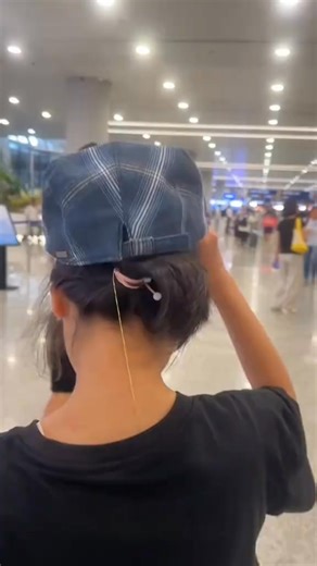 Should a sparrow that was raised by humans be released back into the wild? #sparrow #animals #fyp #cute #pet | buddy bites