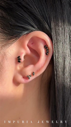 Black and Gold Might Be The Prettiest Ear Stack Combo✨