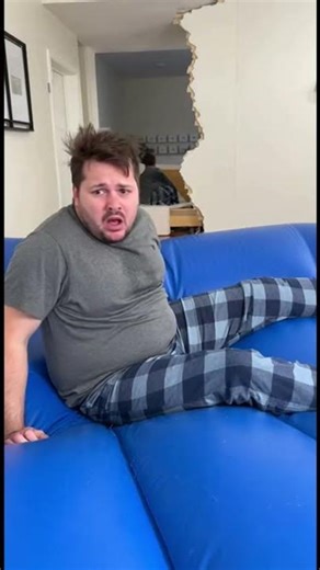 Cat Builds Bed Catapult to Wake Up Owner - Extreme Alarm! 🐱🛏️🚀😱