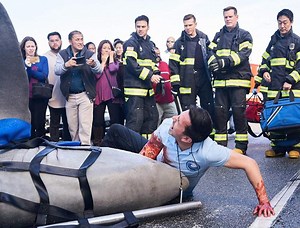'9-1-1' Recap: Freaky Facelifts, Freeway Sharks, And WHO JUST GOT STABBED?!