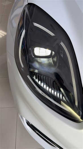 On crush totalement sur les nouveaux détails du FORD PUMA 2026 🐆 Le crossover qui mixe style, tech et attitude — sans compromis 👀🔥 ✨ Jantes sport 18’’ 💡 Signature lumineuse LED 🐆 Logo PUMA projeté au sol (le détail qui fait tout) 📱 Recharge smartphone sans fil 🖥️ Grand écran tactile 12’’ full vibes Envie d’en voir plus ? 📩 DM nous 📞 40 50 41 00 📍 Showroom Ford – Mamao | Ford Tahiti