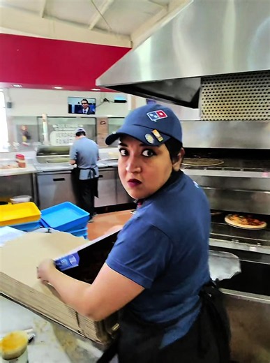 Trabajando en lugares que no trabajo en dominós pizza | haciendome pasar por trabajador
