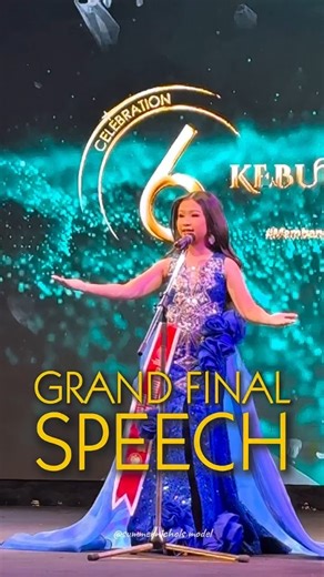 𝗦𝘂𝗺𝗺𝗲𝗿 𝗡𝗶𝗰𝗵𝗼𝗹𝘀 | 𝙈𝙤𝙙𝙚𝙡 | 𝙎𝙞𝙣𝙜𝙚𝙧 | 𝙋𝙞𝙖𝙣𝙞𝙨𝙩 | 𝓜𝓪𝓷𝓪𝓰𝓮𝓭 𝓫𝔂 @natzuang on Instagram: "Satu2nya dari seluruh contestants all category (Cilik-Remaja-Dewasa) yang speechnya dalam bahasa Mandarin + English. 🥰🙏 Tonton sampe habis! 😍 Day 3 Grand Final - TOP 4 SPEECH wearing Royal Blue Evening Gown - Summer for Jawa Timur🔥👑✨️ PUTRA PUTRI KEBUDAYAAN NUSANTARA 2025 ======================================== Muse @summernichols.model Event @ppkebudayaancilikremaja.nusa