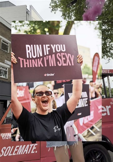 Mile 9: The Flirty Cheer Zone at Hackney Half