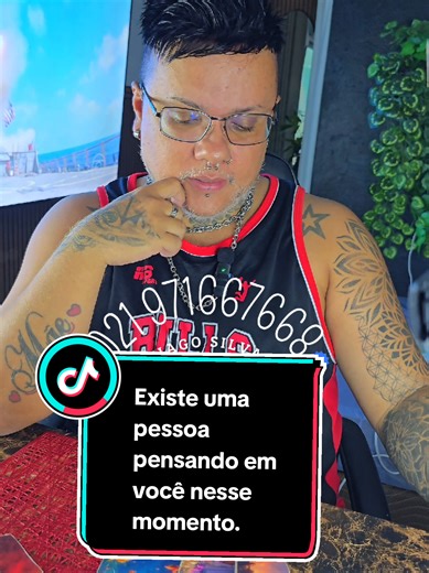 Alguém está pensando em você agora - Descubra com Tarot
