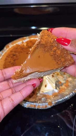 161K views · 8.5K reactions | Biscoff Cookie butter Cheesecake 1 block softened cream cheese 1/2 can sweetened condensed milk 1 egg 1 graham cracker crust 1 tbsp Mexican vanilla 1/3 cup melted Biscoff butter 7-8 crushed cookies for topping Bake at 350 F for 40-55 mins I also placed a pan of water under my cheesecake to prevent cracking melt your Biscoff butter in 10 second intervals until silky smooth | Jas Robertson | Facebook