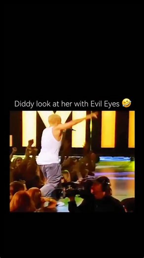 History Hidden on Instagram: "Eminem’s live performance of “The Real Slim Shady” at the 2000 MTV Music Awards is one of the most memorable moments in music award history. The star-studded show featured fans and celebrities alike, and during Eminem’s high-energy performance, the camera caught Jennifer Lopez and Diddy in the audience dancing and singing along. Eminem didn’t just perform a hit song; he created a moment full of energy, excitement, and pop culture significance that continues to be re