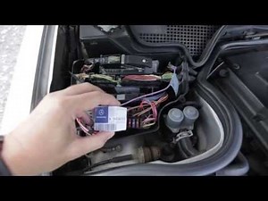 Remplacement du clavier relais K40 dans le compartiment moteur - Mercedes Classe E (W210)
