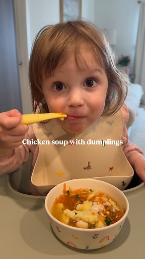 Chicken Soup with Semolina Dumplings Ingredients: • 3–4 chicken drumsticks • 1 carrot, grated • 1 parsnip, grated • 1 bell pepper, chopped ( I used only 1/4 bell pepper( • 1 small onion, chopped • Water or chicken broth • Fresh parsley • Salt and seasonings (optional) For the dumplings: • 1 egg • Fine semolina (as needed) If you want more dumplings, simply add one more egg and adjust the amount of semolina accordingly to maintain that thick, sour cream-like consistency. Boil the Chicken: Add the