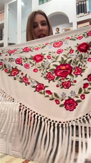 Venue (Ropa mujer) | Nueva colección!!❤️💃🏾 Mantoncillo Candela 49,95€ #venue#modamujer#modaflamenca | Instagram