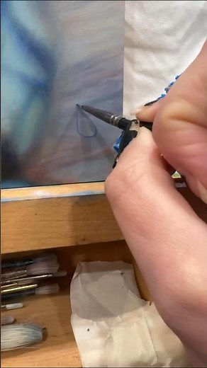 What you should use to sign your art!! 🖼️ ✍️ #signingapainting #artisttips #paintingtips