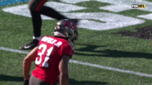 Antoine Winfield Jr. blows up Panthers' screen pass for big TFL