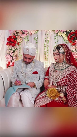 বাংলা or ইংরেজী 😄🥰#newbride #weddinentry #moments #newvideo