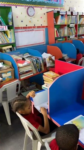 Reading makes the mind grow. Wednesday for library time🤭💕