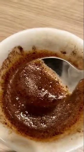 Kaffeesatz + Natron + Essig: Die Mischung, die dein WC wieder weiß macht!