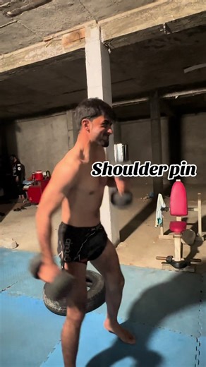 Mastering the Shoulder Pin Technique in MMA