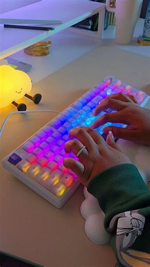 I am officially obsessed with this creamy sounding keyboard from @Epomaker Keyboard #keyboardasmr #mechanicalkeyboard #typingasmr #creamykeyboards #keebtok #workfromhomelife