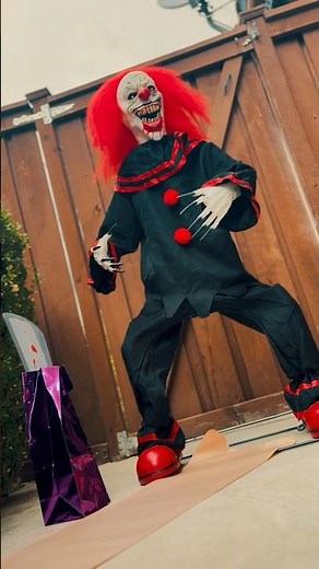 Young Crouchy Spirit Halloween Demo 🤡 | The CREEPIEST Animatronic! #spirithalloween #animatronics