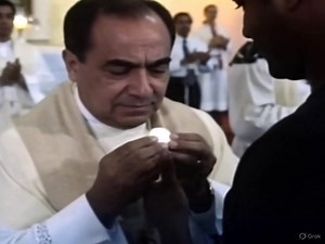 A priest was giving Communion on the tongue when a man received the Holy Eucharist in his hand and started to walk away. The priest immediately reached out and took the Host back from him to prevent a sacrilege. #fblifestyle | Catholic Tradition & Evangelization