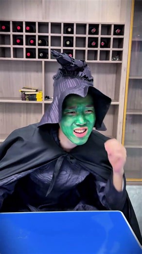 Glinda is so mean.#kpop#rumi#arianagrande#cosplay