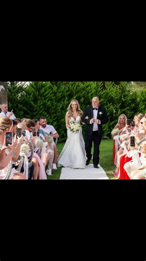 🤍 AN “I DO” WITH A SEA VIEW 🤍 Some ceremonies are beautiful. Others are unforgettable. ✨ Ceremony at Torre del Mar Hotel, Ibiza ✨ Where the Mediterranean meets timeless elegance… 🌸 Floral Dreams Ibiza created a romantic setting with: • A breathtaking floral arch • Delicate pew-end arrangements • Elegant bridal bouquets 💍 Seamlessly designed and planned by Ibiza Wedding Shop & Wedding Planner, ensuring every detail flowed effortlessly from start to finish. Soft florals. Ocean views. A perfect