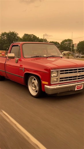 1986 Chevrolet C10 Custom Deluxe Square Body #chevytrucks #squarebody #chevy