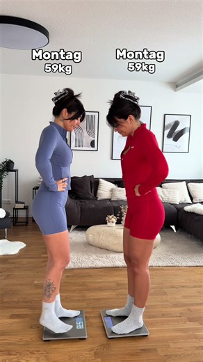 Wenn man eine Diät anfängt und hofft, dass die Waage jeden Tag weniger Gewicht anzeigt, geht man die Sache falsch an. Zu einer Diät gehört ein ständiges Auf und Ab beim Gewicht ganz normal dazu. Wichtig ist, in solchen Phasen nicht aufzugeben, denn sonst verpasst du genau den Tag, an dem das Gewicht fällt 💪🏽 Gewichtsschwankungen sind völlig normal. Gründe dafür können sein: • Mageninhalt • salziges Essen • Muskelkater • Stress • wenig Schlaf • zu wenig getrunken • Periode • Wassereinlagerungen