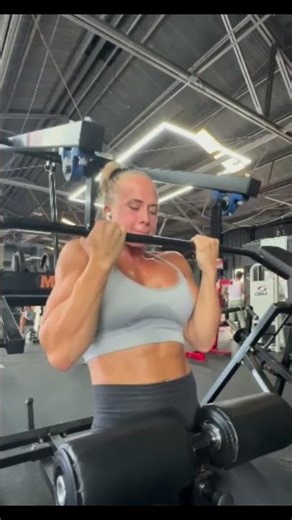 Hard Workout in a Pull Up Machine #shorts #shortvideo #gym #biceps #backmuscles