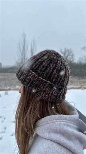 Miranda on Instagram: "How to knit German short rows. I think this is the thing every knitter is most scared of when they first start knitting but they are actually so easy! . . . #knitting #knit #knittersgonnaknit #knitsweater #knitter #knitknitknit #knitfashion #knitaddict #learntoknit #howtoknit#knittingtutorial#knitsweater #germanshortrows#strik #strikk#strikking"