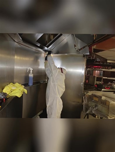 ⚠️ Poor extraction puts your business at risk ⚠️ We carry out full TR19-compliant cleans Fix weak airflow Repair or replace extractor fans Nationwide coverage 🇬🇧 Keep your kitchen safe, compliant, and inspection-ready 📞 Call or WhatsApp 07517 758507 #CommercialKitchen #TR19 #ExtractorFan #RestaurantOwners #KitchenSafety