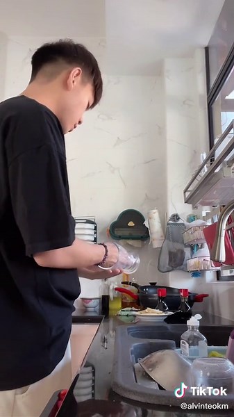 Alvin张小子和阿嬷每日睡醒一皮，家庭日常搞笑视频