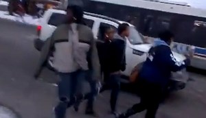 This Is Why Some Kids Need Their Azzes Whippped At Home: Ignorant Teens Mobbin Outside Mall In Chicago When Trying To Meet Mindless Behavior! (Mob Arr