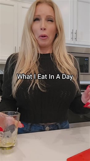 Danielle Renae on Instagram: "I've been on a strict keto diet with no dairy and no gluten for a few months now to try and put my recently diagnosed hashimotos and pcos into remission. It was a struggle initially figuring everything out but I'm finally in a good state of ketosis and actually feeling a lot better! Here's to hoping I fix everything with diet and don't have to start taking any medicine 🤞"