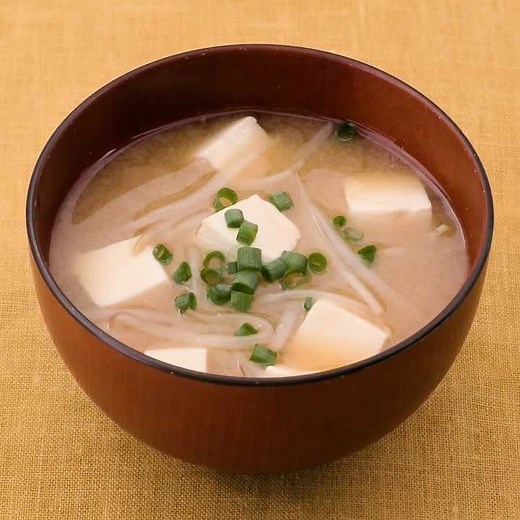 シンプルな味わい♪ もやしと豆腐の味噌汁のレシピ動画・作り方 | デリッシュキッチン