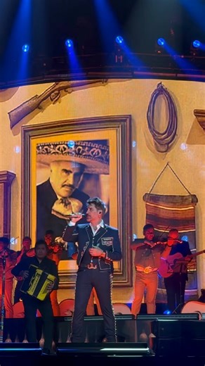 Last night, Alejandro Fernández brought de Rey a Rey to Anaheim, and left the Honda Center glowing. This was a night of honor, legacy, and love. 🌹 | Live Nation Concerts