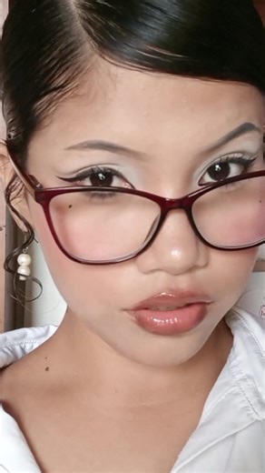 Siren Eyes Makeup Tutorial for Office Look