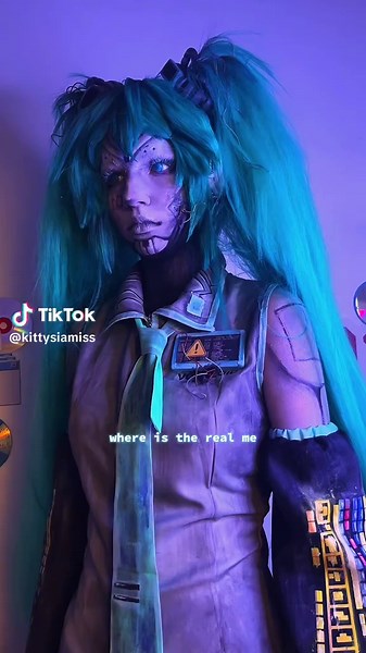 Transformative Hatsune Miku Cosplay Audio Experience