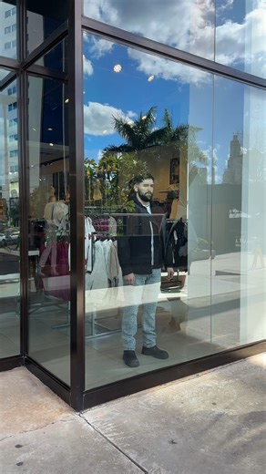 9K views | El maniquí de la tienda sabe lo que necesitás  #Forever21 | Forever 21 | Facebook