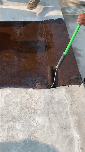 Applying Bituminous Waterproofing Membrane on Lean Concrete