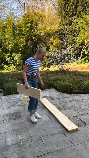 Yes, it’s THAT easy to make your own sunbed! 🤩 (🇩🇪👇 Some DIYs really are as simple as they look—and this sleek sunbed proves it ❤️ If you’re after a quick, satisfying, and seriously useful summer project, this one’s calling your name! 💪🏻😁 🇩🇪 Ja, es ist WIRKLICH so einfach, eine Sonnenliege selbst zu bauen! Manche DIYs sind genauso unkompliziert, wie sie aussehen – und diese elegante Sonnenliege ist der beste Beweis dafür. Wenn du Lust auf ein schnelles, zufriedenstellendes und super pra