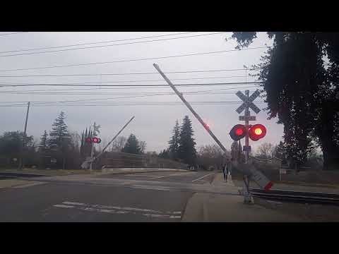 51st St railroad crossing Sacramento CA | SacRT light rail