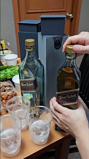 조니워커 블루라벨 #조니워커 #조니워커블루 #위스키 #양주 #술 #언박싱 #선물 #얼음컵 #소리 #asmr #shorts #short #구독 #하이볼