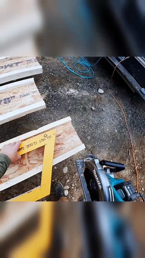 Easiest way to perfectly cut I Joist rafters #skilledtrades #framer #makitatools #roofframing | awesomeframers