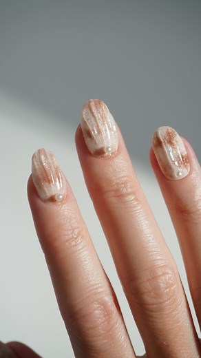 8K views | Shell Nails ⚪️ Le design parfait pour tous nos beach lovers là-bas. Un look d’ongles très spécial pour les chaudes journées de plage   Snow White, Pearl Perfect, Happy Halloween, Espresso #doonails #dippowdernails #dippingpowder #shellnails #3dnails #pearlnails #nailtrends | Doonails | Facebook